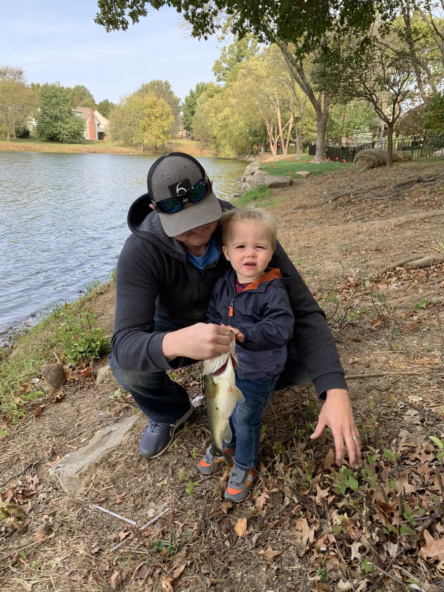 trishaleighKC's tweet photo. Baby’s first bass. #toddlerspam #fishingwithdaddy https://t.co/Xlo1YuILfq