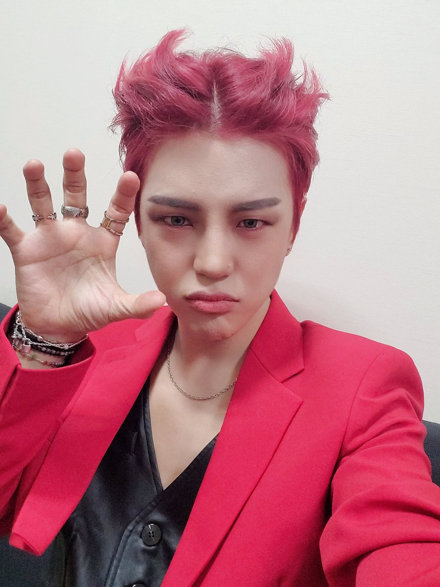 official_ACE7's tweet photo. [#에이스_동훈]
오늘은 정말 무대에서 행복했다는 말이 정답인 거 같아요.
초이스에게 선물 같은 무대 줄 수 있어서 행복했습니다!
항상 무대로 증명하는 에이스가 될게요.
많이 사랑해 초이쓰❤
#초이스 #에이스 #CHOICE #ACE 
#KCONTACT #KCON https://t.co/sWtEebJi7d