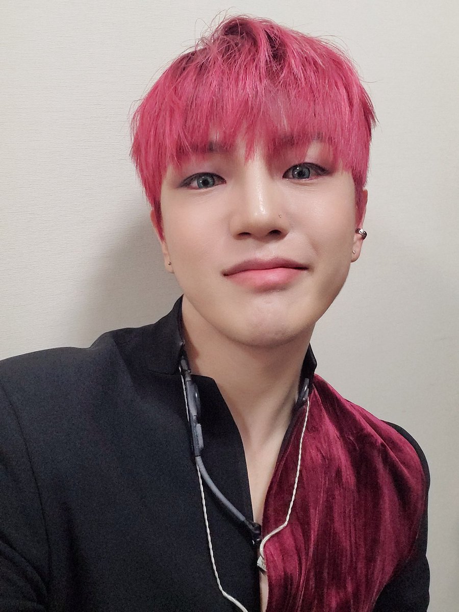 official_ACE7's tweet photo. [#에이스_동훈]
오늘은 정말 무대에서 행복했다는 말이 정답인 거 같아요.
초이스에게 선물 같은 무대 줄 수 있어서 행복했습니다!
항상 무대로 증명하는 에이스가 될게요.
많이 사랑해 초이쓰❤
#초이스 #에이스 #CHOICE #ACE 
#KCONTACT #KCON https://t.co/sWtEebJi7d