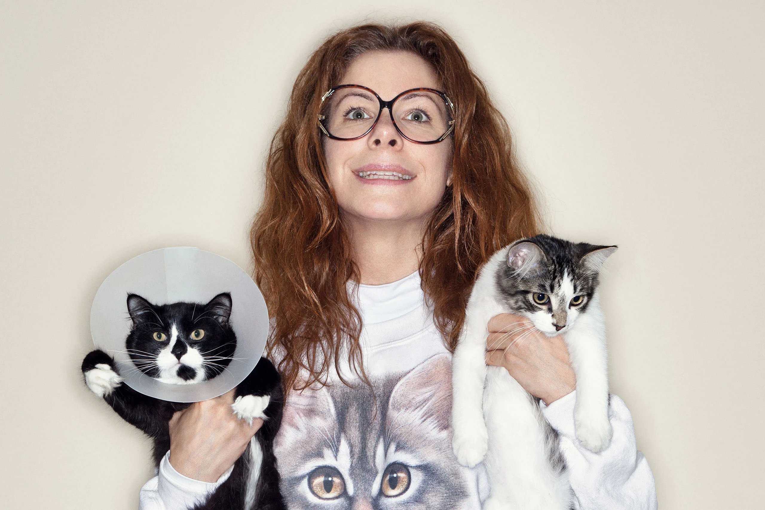 Одинокая женщина с кошками