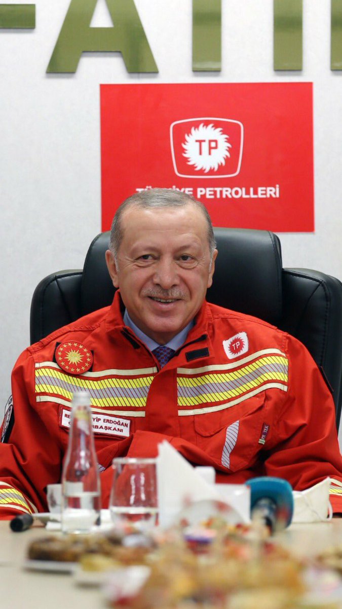 Adamın Gülüşü bile Karizma...
Dikkat ettiniz mi ADAMIN...
#MilliEnerjideYeniMüjde