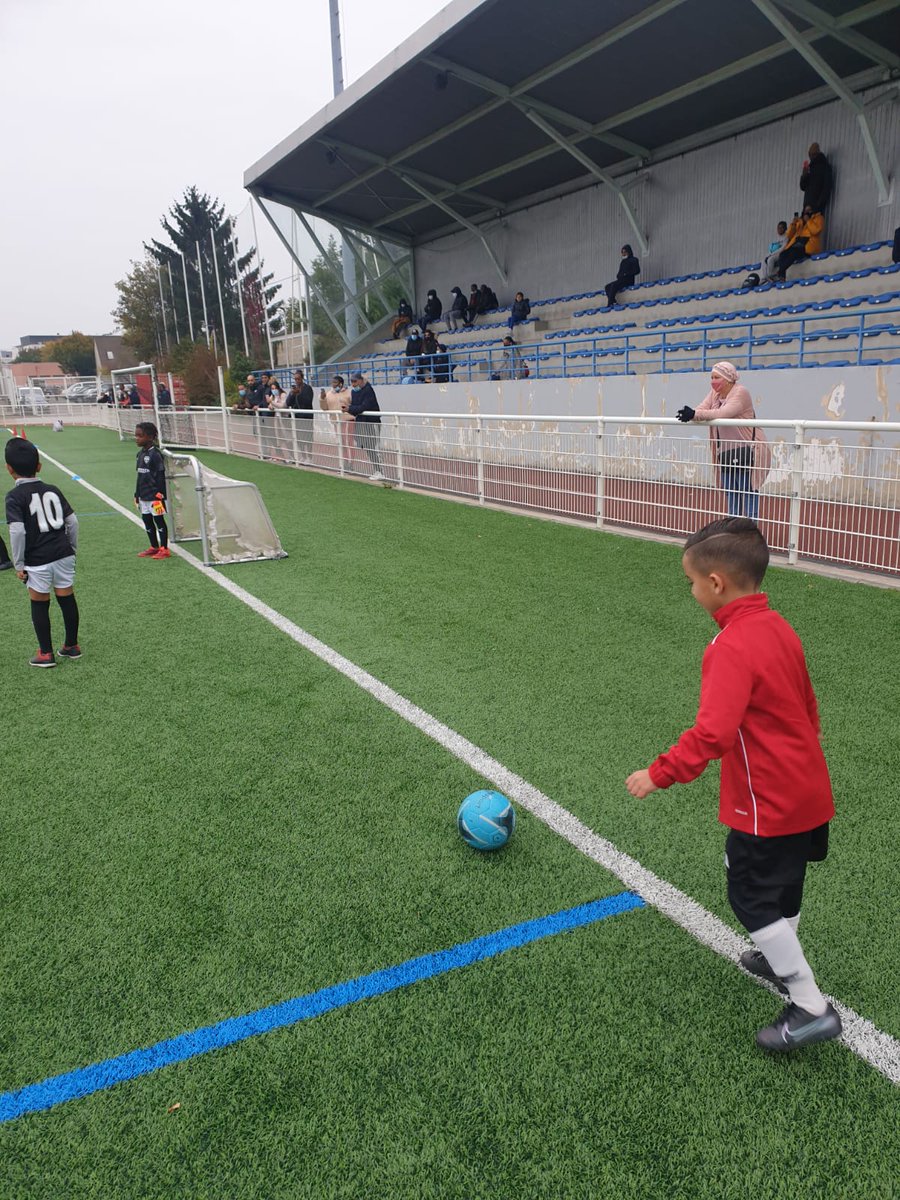 FC93officiel's tweet photo. 📸 [U7/U8]
Tout était réuni ce week-end pour assister à un beau plateau de football à domicile face à nos amis de l'académie de Bondy.

Du sourire, du plaisir, des dribbles et des buts. Merci à la section Débutant pour l'organisation 👏

#TEAMAFB #FORMATION #PROJETCLUB #Football https://t.co/Rsdhtk3g6K
