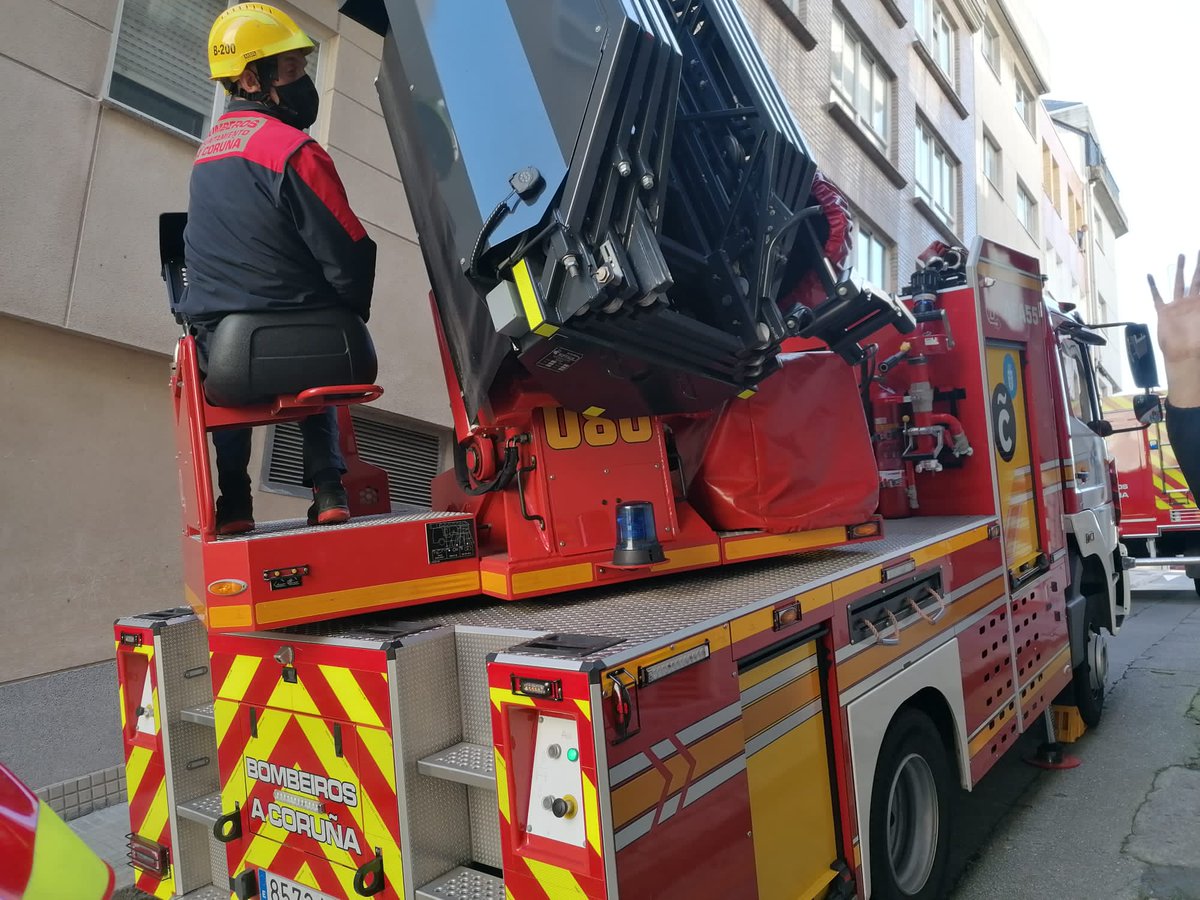 jhernandod's tweet photo. El comportamiento observado durante las maniobras realizadas con la EPC Riffaud 18PRV en el curso con @bombeiroscoruna trabajando en una pendiente de 13º ha sido muy positivo resultando ser muy estable desde el punto de vista estático. https://t.co/SBwFliuROh https://t.co/b0H6ZtuIQm