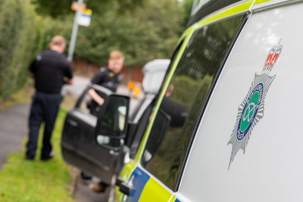 StaffsPolice's tweet photo. Staffordshire is currently in the medium tier for #COVID19 local alert levels, meaning venues such as pubs and restaurants must close at 10pm. So if you're going out this evening please be safe and remember to #drinkORdrive 🍷❌ 🚗 https://t.co/qhiiX9VMvW