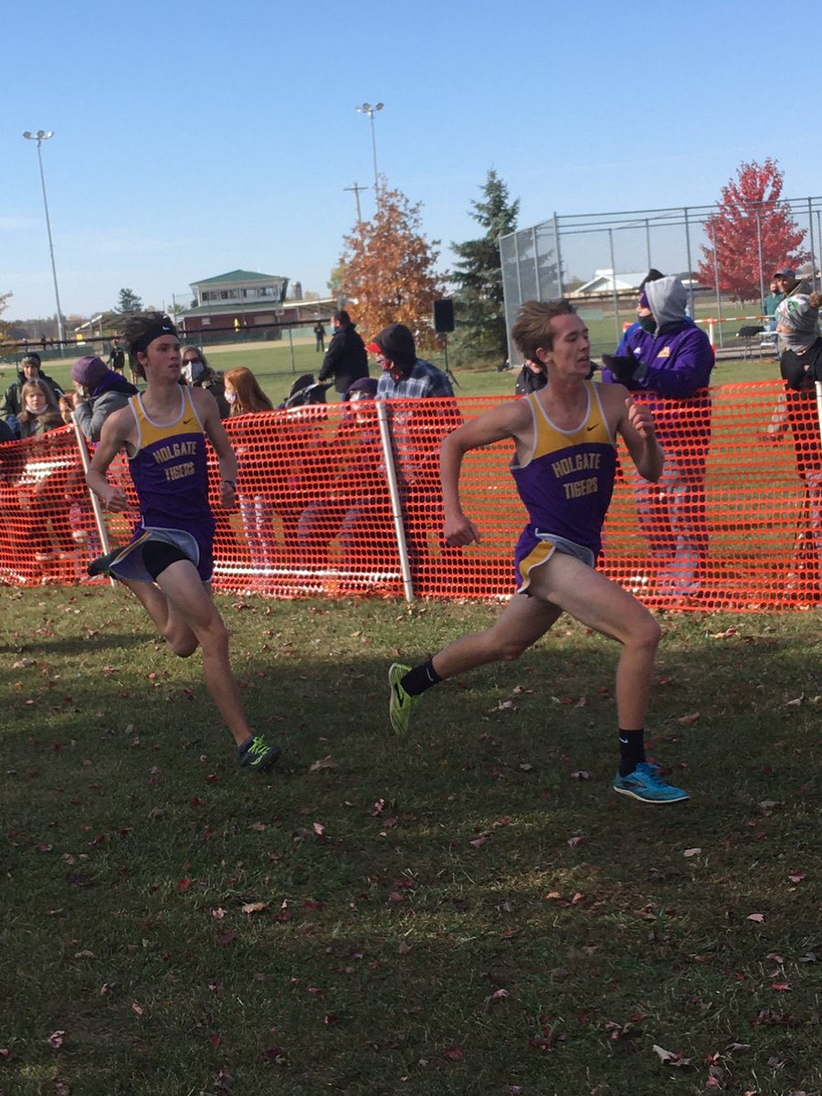HolgateAthleti1's tweet photo. Varsity boys XC wins 3rd straight title at GMCS!! Fantastic race today by our Tigers!! ...and one of them lost their shoe during the race!! @mshs_principal @crescentsports @HolgateSchools @NW_Signal @CoachHurst21 https://t.co/YPemRjWN3N