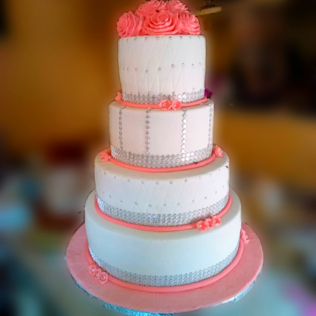 Are you looking for that wedding Cake look no other <a href="/CakesNBakes5/">Chef joe</a>
Is here DM or call wa.me/+256753502277 to place your all orders from wedding  orders to small 

Win free Cake when you fully  reccomend one person for a wedding cake