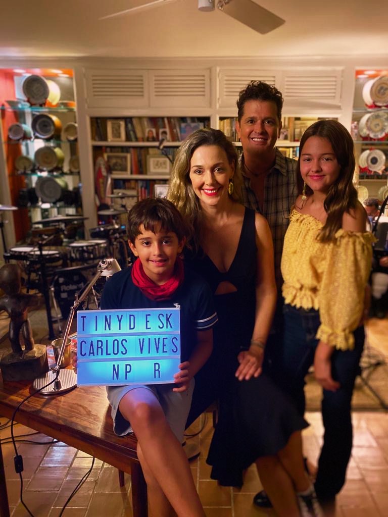 carlosvives's tweet photo. Las canciones se cantan en familia, bienvenidos a mi casa, ya pueden ver nuestro #TinyDesk junto a @nprmusic en donde #PaMayte y #Cumbiana dijeron presente! Se van a encontrar unas buenas sorpresas .... Ya me contarán ¡Vayan a verlo ya!
https://t.co/WJNuBaPxqM https://t.co/bQD3jSvnDL