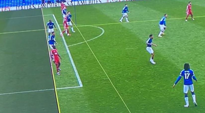 BBCMOTD's tweet image. Should Liverpool’s “winner” been given? 

👉 bbc.in/2T5vdnj #bbcfootball #EVELIV #MOTD