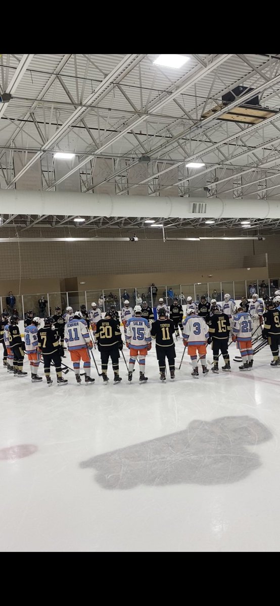 Today, our U16AAA team took on their cross town rival Little Caesers. Before the game both teams stood in silence to honor the memory of both Lisa Sacino and Frank Morelli. Two wonderful hockey parents that have passed too soon. Its more than a game. Were all one big family #RIP