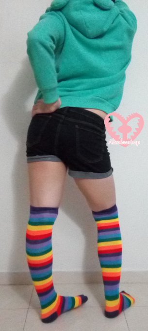 Well, what do you guys think of a nice tigth shorts and rainbow socks combo? is that up your likes? 