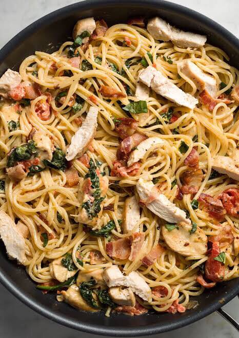 Danielle_asFood's tweet photo. Hungry? Perfect! Happy #NationalPastaDay !! 🍝 Eat well and share love with your loved ones 💛

Chicken Pasta https://t.co/nAbgNZNxyc