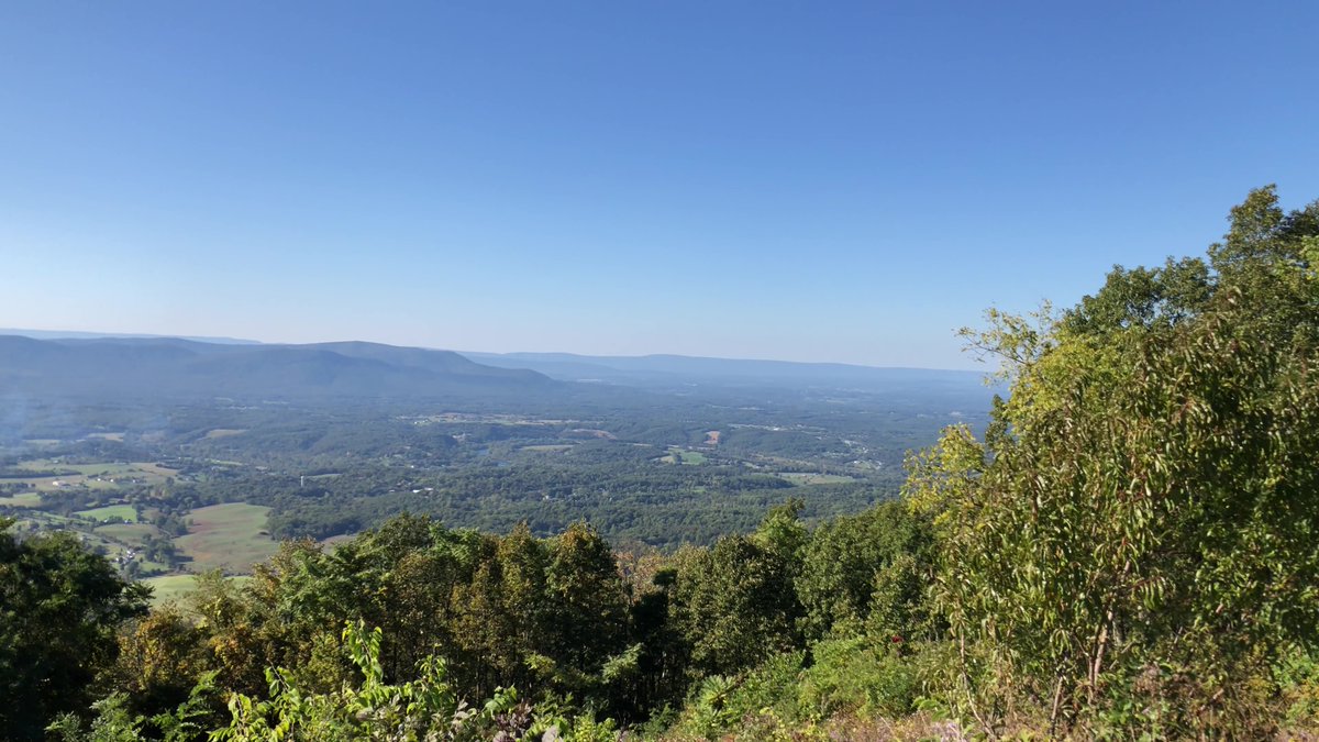 CRidgeFilms's tweet image. No cemetery today (though I visited several on this trip), but here&apos;s a video of every overlook (plus a little more) from Skyline Drive in Shenandoah National Park in Virginia. Enjoy nature! youtu.be/eD2cKrvy_oo