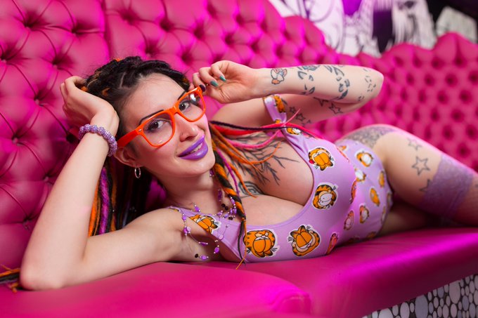 Clipteez Update: My new #Ugly/Awesome #Garfield bodysuit set just been added! Welcome to my weird world<a href="/tag/ugly"class="tags">#Ugly</a><a href="/tag/garfield"class="tags">#Garfield</a><a href="/tag/beautiful"class="tags"><span>#beautiful</span></a><a href="/tag/glamourmodel"class="tags"><span>#glamourmodel</span></a><a href="/tag/glam"class="tags"><span>#glam</span></a><a href="/tag/glamour"class="tags"><span>#glamour</span></a><a href="/tag/sideboobs"class="tags"><span>#sideboobs</span></a>