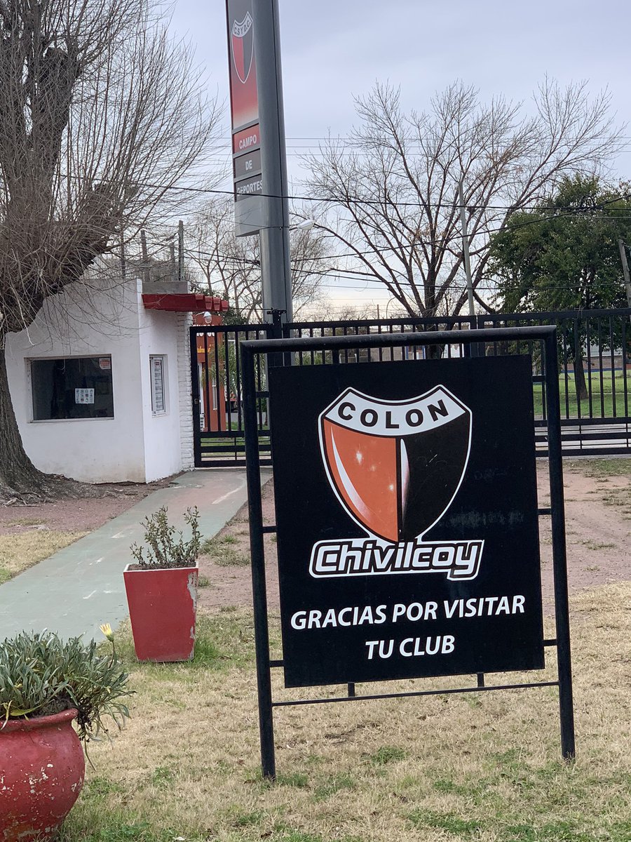 Cerramos los campos de deportes .. y las quintas ?