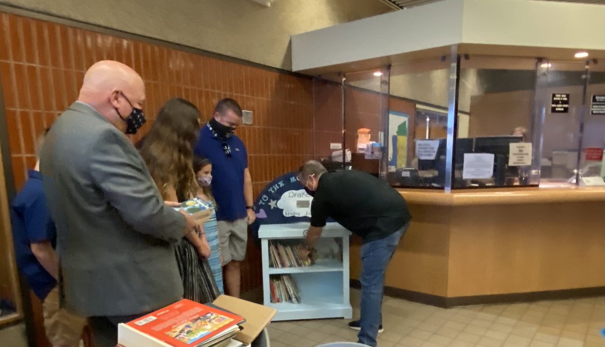 _UtopianSociety's tweet photo. BIG #shoutout to @TorrancePD!!! Special thanks to Chief Eve R. Berg and Captain Titiriga for helping us coordinate the event!
Thanks to everyone who made this possible and attended the ceremony β€οΈ
@littlefreelibrary in Memory of #DrakeWalker π https://t.co/P26insjzm9