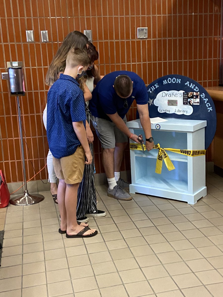 _UtopianSociety's tweet photo. BIG #shoutout to @TorrancePD!!! Special thanks to Chief Eve R. Berg and Captain Titiriga for helping us coordinate the event!
Thanks to everyone who made this possible and attended the ceremony β€οΈ
@littlefreelibrary in Memory of #DrakeWalker π https://t.co/P26insjzm9