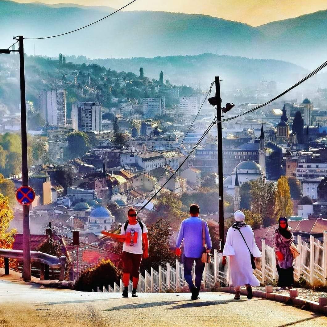 SiyahaBosnia's tweet photo. #سراييفو عاصمة #البوسنة و #الهرسك و يقال له" قدس اوربا" تقع مدينة #سراييفو في واد انهى "ميلياتسكا" و حولها جبال ياهورنا و #بيلاتشنتسا و اكمان و تربفيتش. اسس سراييفو عيسى بك اسحاكوفتش في عهد ١٥ ملادي، ولكن قصة تاريخية تقول ان سراييفو بنيت في عهد تاريجي #اسمه العصر الحديدي #اوروبا https://t.co/LFe8JoHcNg