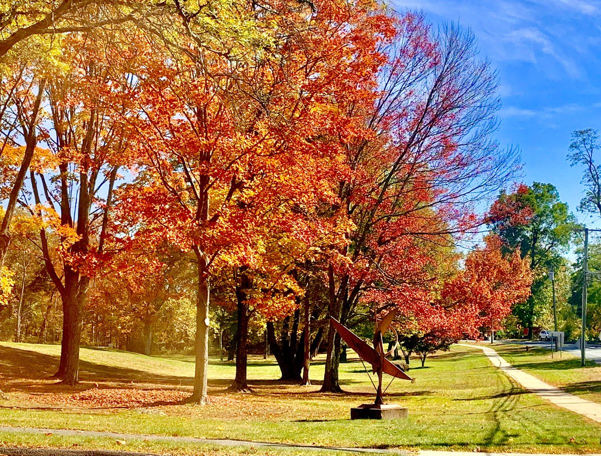 Outside #FarmingtonCT townhall yesterday #Fall @FarmlibCT