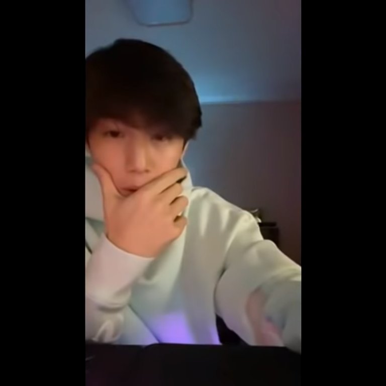 eijunyeong's tweet photo. *puts on tinfoil hat* got7 comeback spoiler? 👀 lmao

#got7 @GOT7Official #GOT7IsFinallyComingBack https://t.co/gWVL3hG2S3