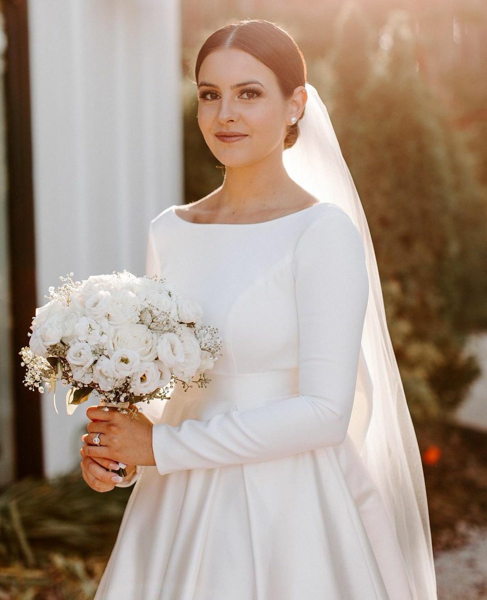 KubraCimorelli's tweet photo. she is so beautiful 😭 they are too cute 💕 https://t.co/uHwcaYwp6o