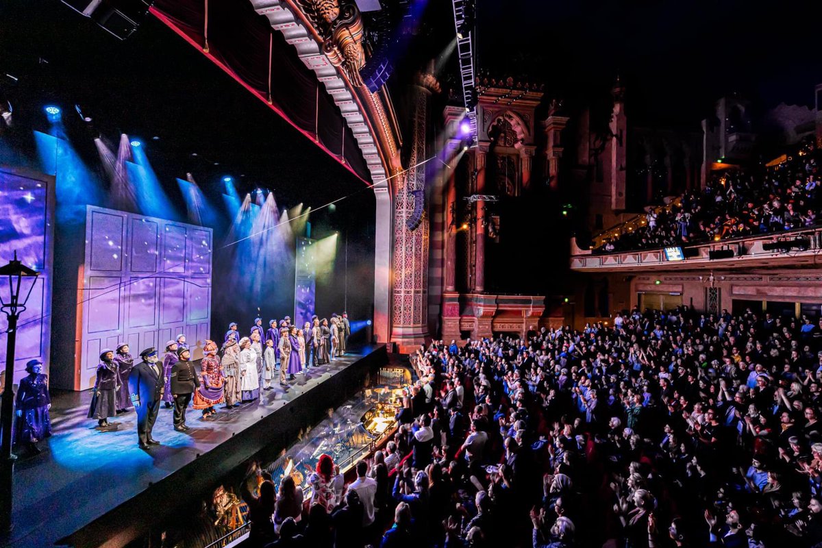 “Last night's performance of Mary Poppins at The Civic in Auckland was dedicated to cast and crew around the world who haven't made it back on to stage. We're keeping the light on for you here in New Zealand”

📷LK Creative 

Hope 💛