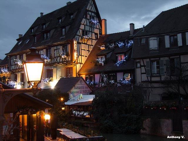OuSortirEn's tweet image. 😍 LE ROMANTISME DE LA PETITE VENISE 🚣‍♂️

Au charme de la nuit tombante, la Petite Venise s'illumine de lumières ensorcelantes ❤️

Et le jour la "Petite Venise" joue de son charme aussi...❗️

&amp;gt; cutt.ly/9ghzVS0

#Colmar #Alsace #OuSortirEn