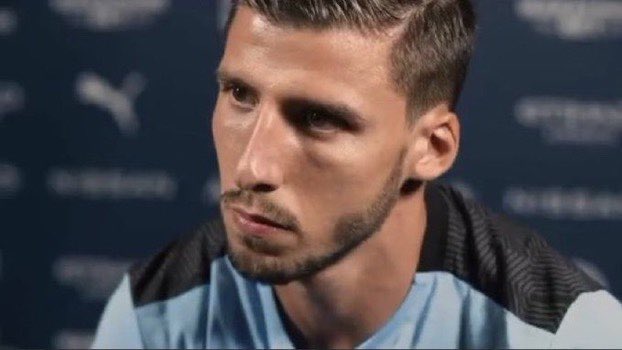 In_sane_ty's tweet photo. Give him the armband https://t.co/Hh33IPNbf6