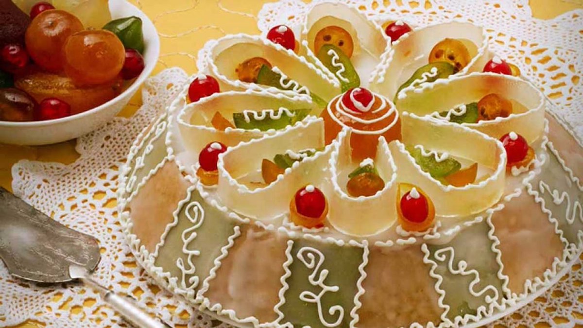 If cannolo is the king of Sicilian pastry, cassata is the absolute queen. Based on ricotta cream, cassata is topped by a layer of marzipan, glazed, and then decorated with a colored choreography of candied fruit, for an average of a trillion calories per slice. 3/