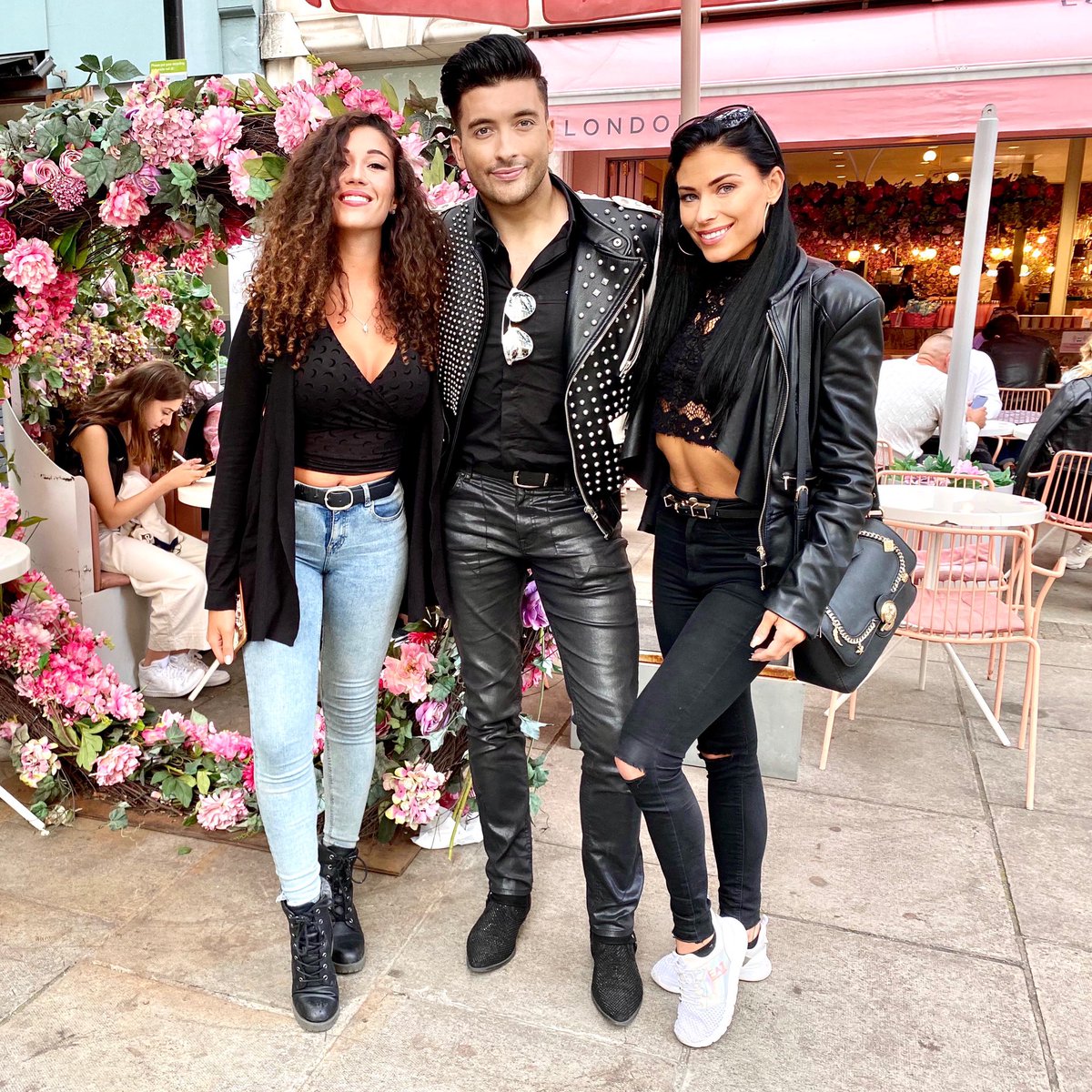 Wishing the superstar <a href="/Juliaruizfdz/">Julia Ruiz Fernandez</a> the happiest of birthdays 🎂 🎉💐 So proud of you, all you have achieved and what your future holds! Happy Birthday!!! Cannot wait to be reunited with you next! Lots of love ❤️

#happybirthday #birthdaycelebration #friends #love #dancers