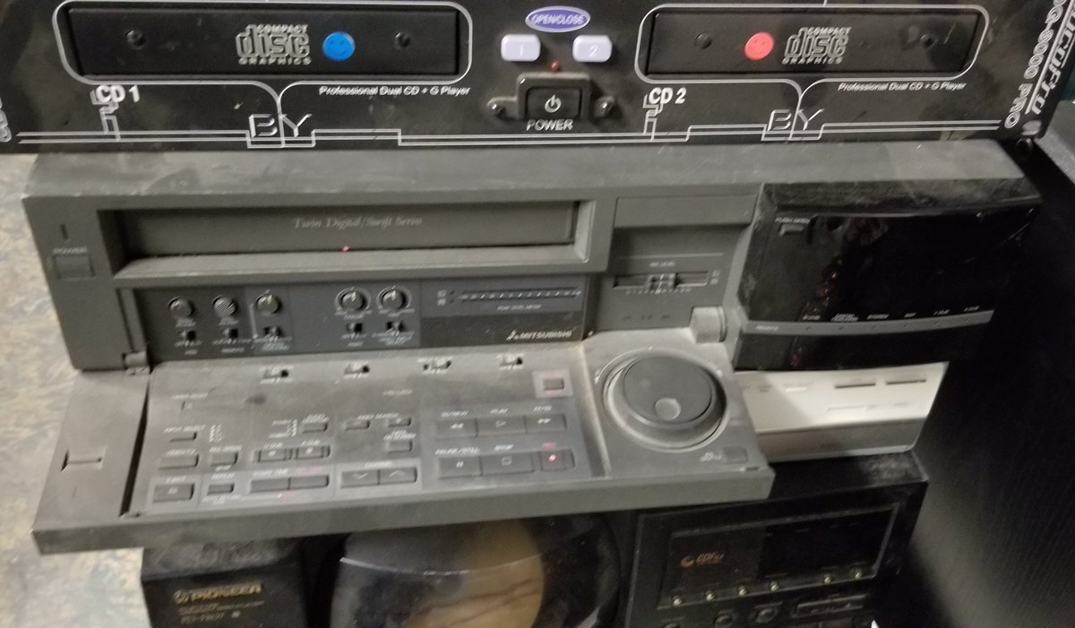 this one wasn't very focusy but it's a fantsy Mitsubishi SVHS VCR, with a fold-down control panel.