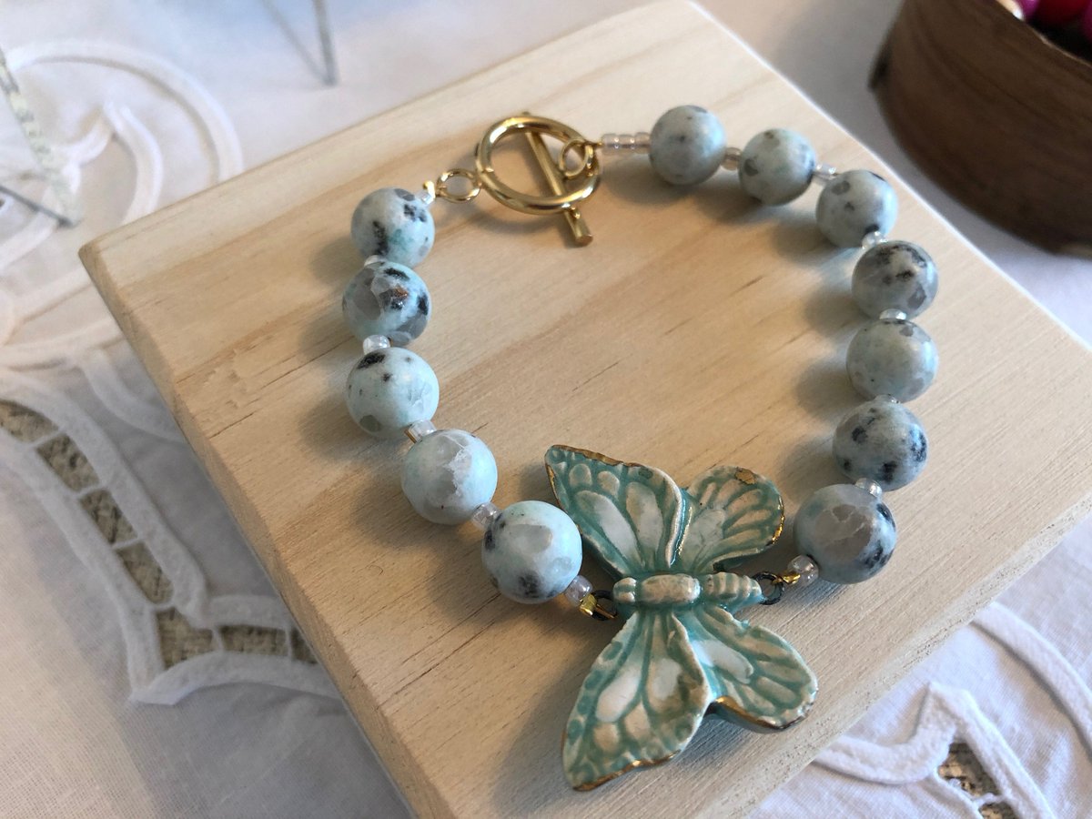 MaynardJane's tweet image. This bracelet now has 20% off in my Autumn sale. 

etsy.me/31cDfiT #green #animal #animals #no #women #silverfilled #toggle #jasper #butterfly