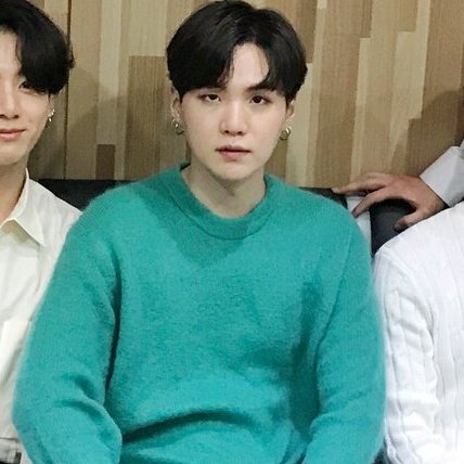 Yoongi owning the color green; a thread