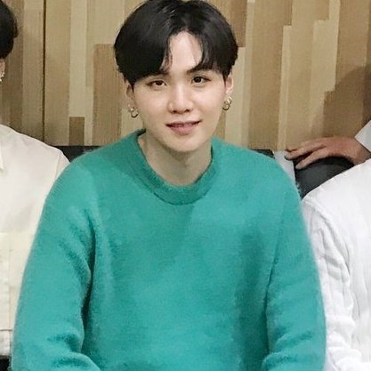 Yoongi owning the color green; a thread