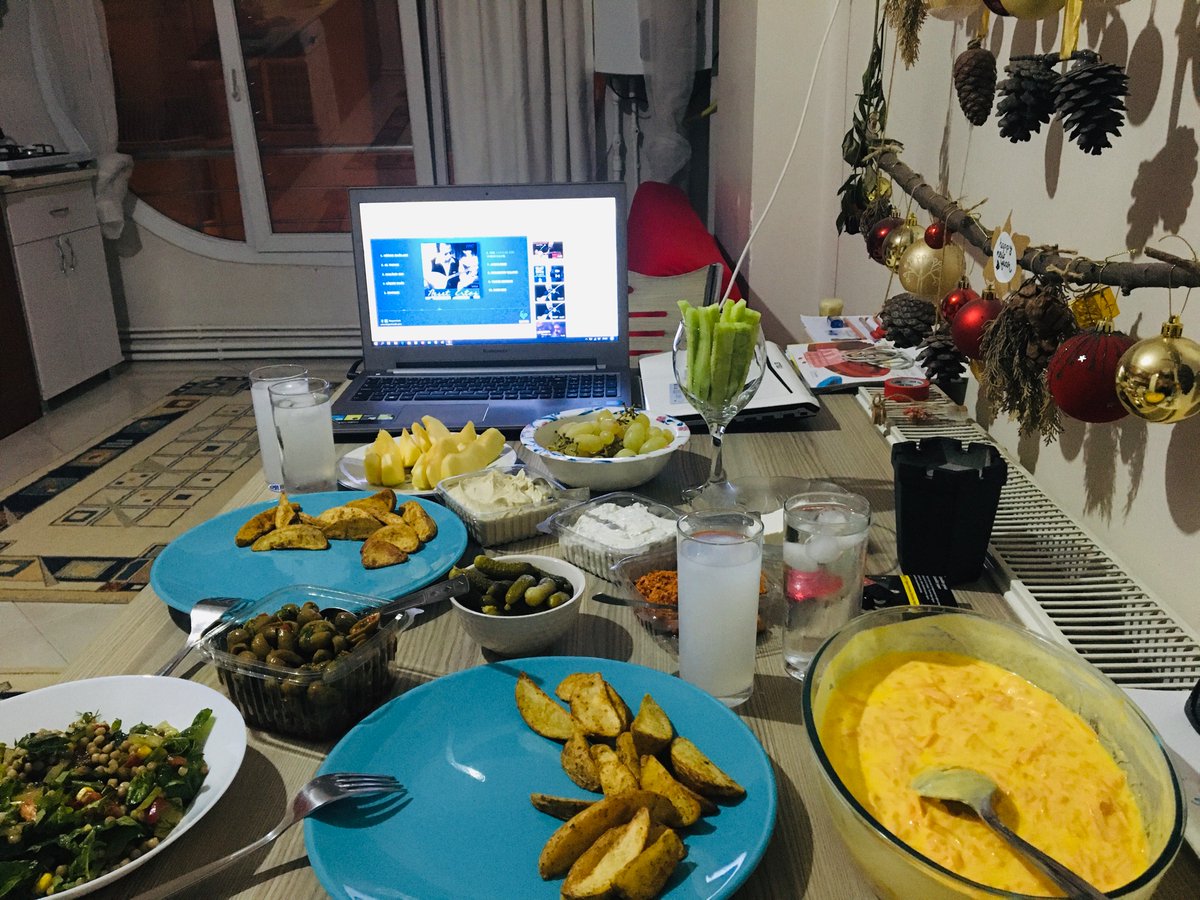 Mevsim26's tweet image. Hayattaki tüm şansımı Antakya’da mezecinin üstünde ev bularak kullandım sanırım 🤦🏼‍♀️