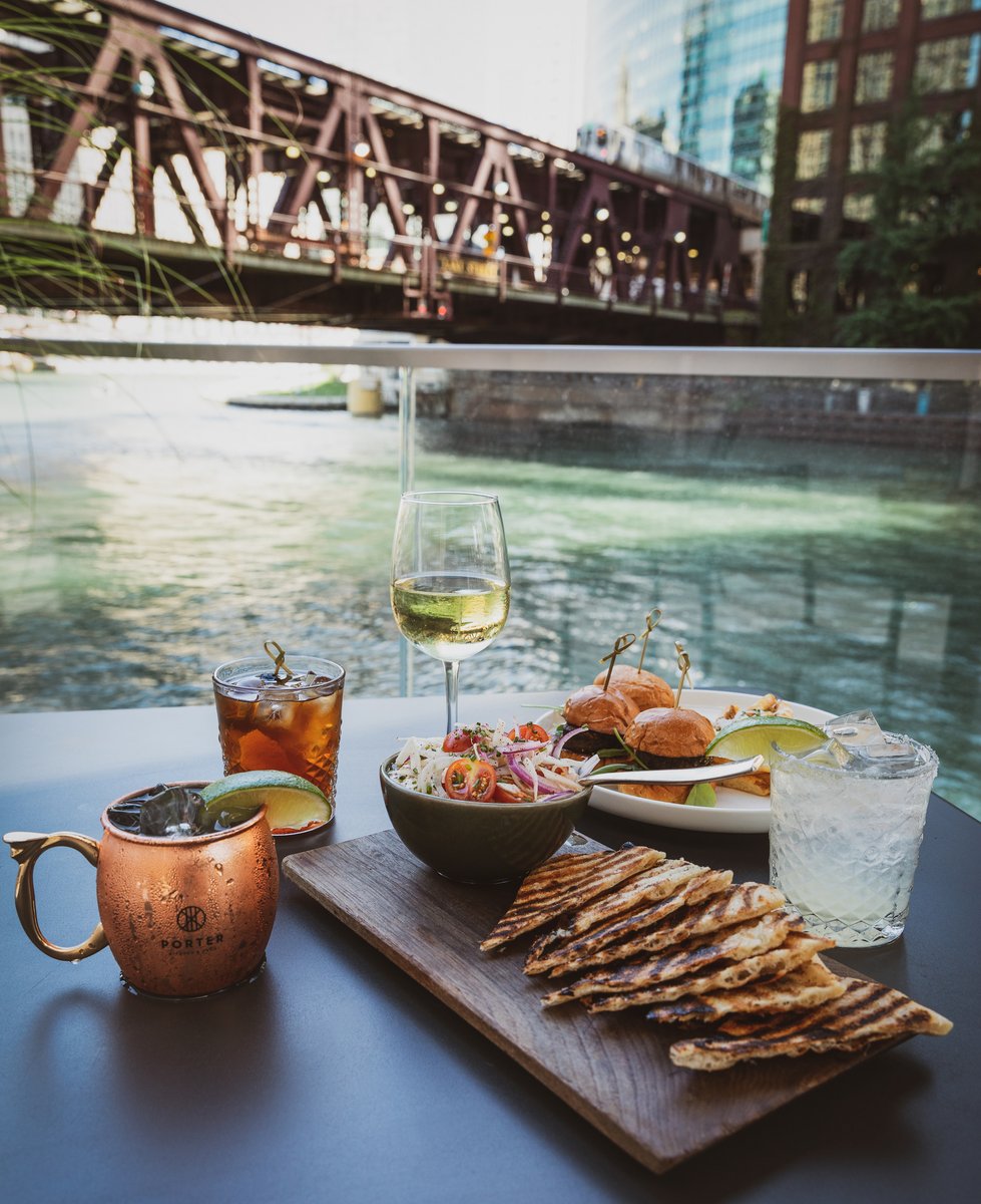 This beautiful fall weather calls for dinner on the river at #PorterKitchenChi! 🍂🍷