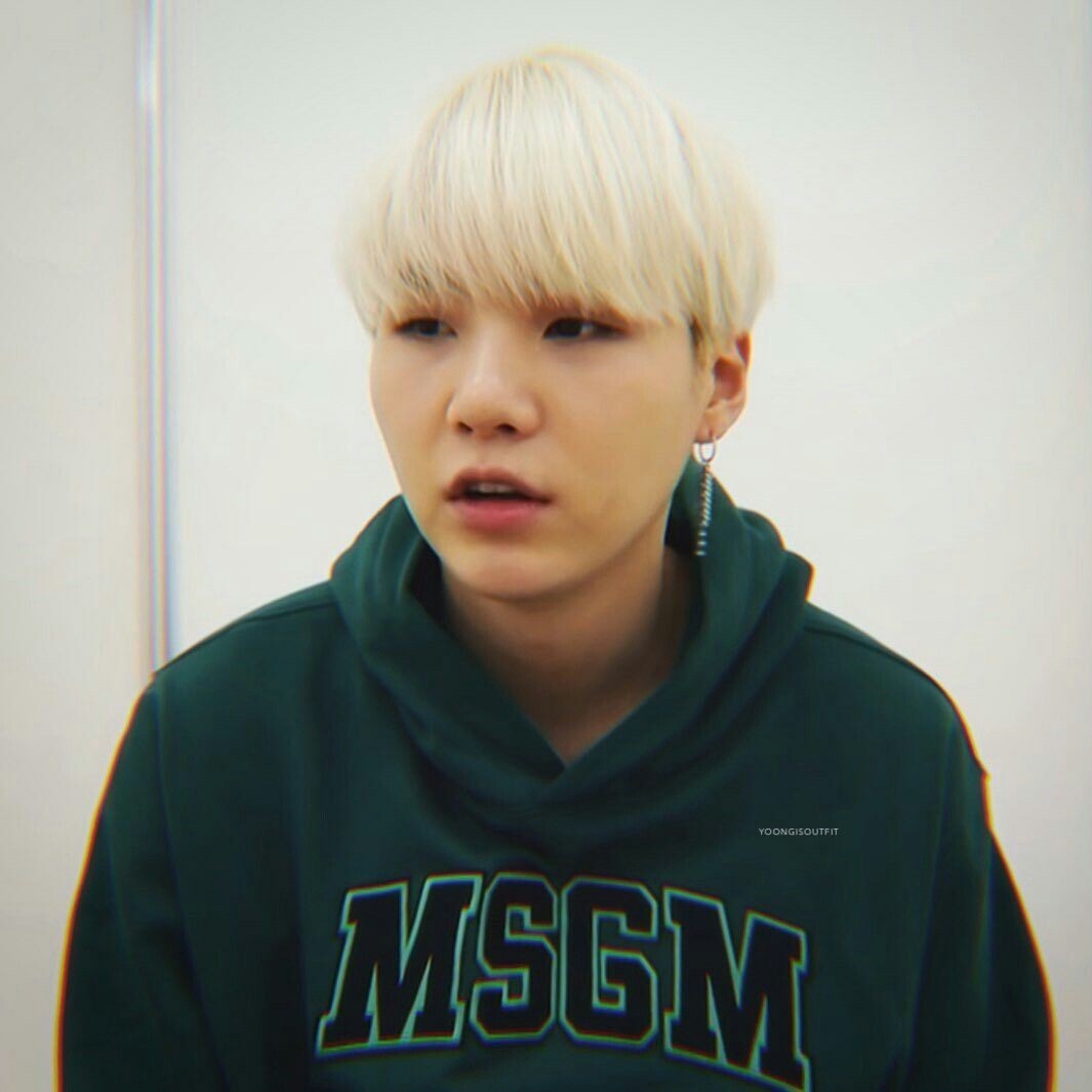 Yoongi owning the color green; a thread