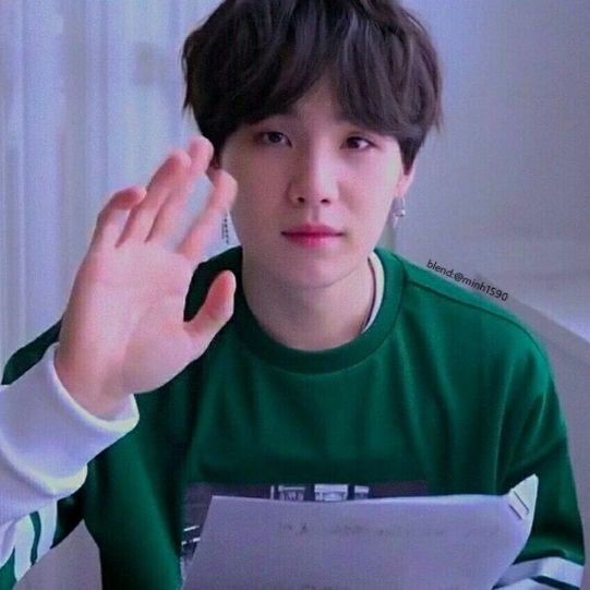 Yoongi owning the color green; a thread