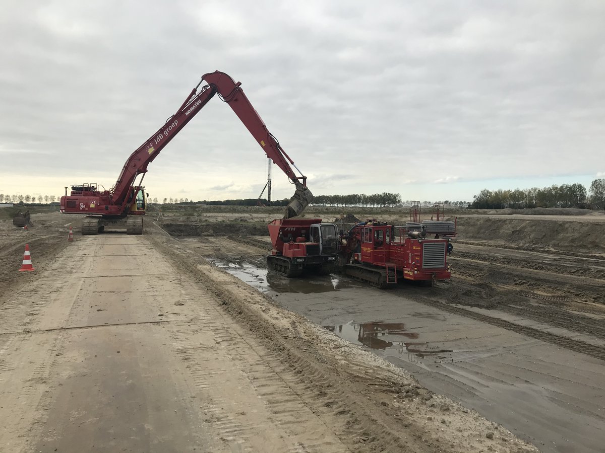 Aanleg drainage in bouwput op #schipholtradepark voor @JdBgroep