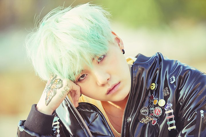 Yoongi owning the color green; a thread