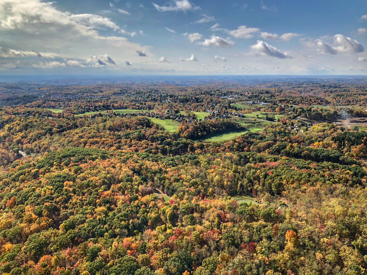 RubenACampos's tweet photo. Fall foliage above Franklin Park. #Chopper11 #Pittsburgh #wpxi https://t.co/zuqvU9IWzD