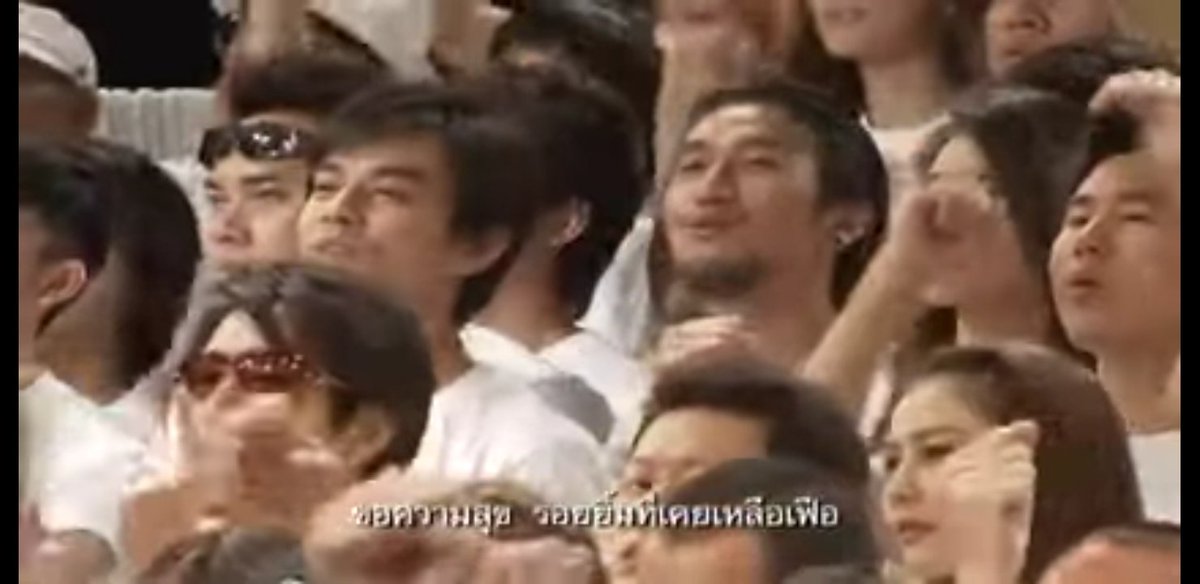 หลังการล้อมปราบเสื้อแดงภายในไม่กี่วันเพลงขอความสุขของเราคืนกลับมาก็โผล่ขึ้นมาพร้อมกับ บรรดาศิลปินดารามากมาย ที่ฉายแต่ภาพไฟไหม้ ซากหักพัง โดยไม่มีภาพคน ที่ถูกทำร้ายถูกฆ่าเลย ลืมความเจ็บปวดของพวกเราแล้วเรียกหาความสุข ทันที

ทุกวันนี้ยังไม่เห็นพวกเขามายืนข้างมวลชน
#ไม่เอารัฐประหาร