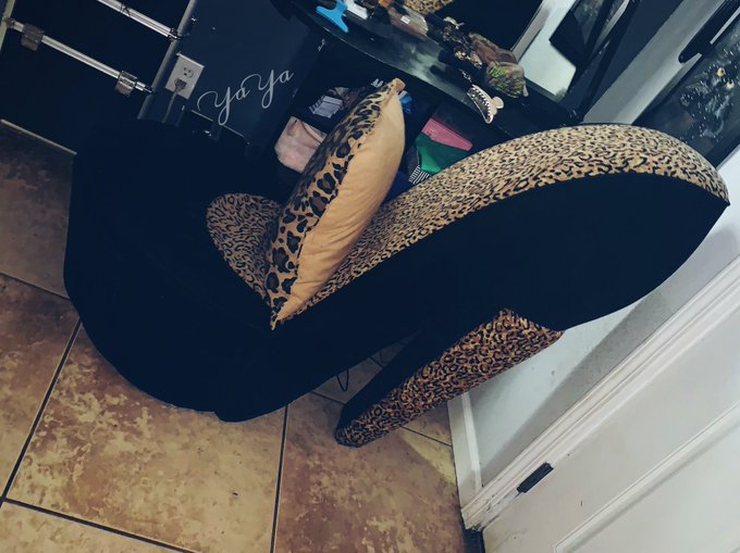 This high heel lounge chair for my makeup vanity was the best decision I&rsquo;ve made .... in a long time<a href="/tag/lifestyle"class="tags"><span>#lifestyle</span></a><a href="/tag/latenight"class="tags"><span>#latenight</span></a><a href="/tag/nosleep"class="tags"><span>#nosleep</span></a><a href="/tag/cammodel"class="tags"><span>#cammodel</span></a><a href="/tag/nau"class="tags"><span>#nau</span></a>