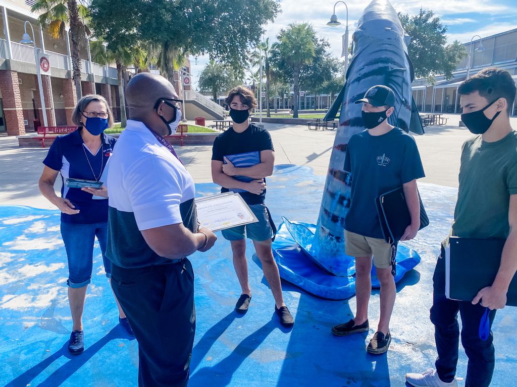 cudasnsb's tweet photo. We are beyond proud of Justin, Thomas, & Giovanni. Observing an elderly woman in distress, these Cudas stopped to help in what ended up a very serious situation. When we say #NobodyHasItBetterThanUs, we think of integrity & character like theirs. #CudaNation #CudaStrong @T2tuff https://t.co/dBZCHZJLTy
