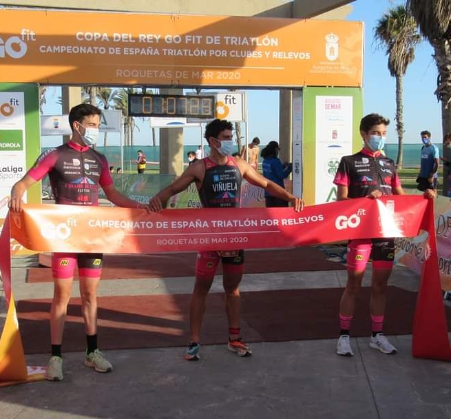 ¡¡Enhorabuena, <a href="/Trifluvial/">Cidade de Lugo</a>! campeón de #España de #Triatlón Relevos masculino en #FETRIRoquetasDeMar. 2º <a href="/TriDiablillos/">DiablillosRivas</a> 3º <a href="/UA_Universidad/">Universidad de Alicante UA</a> vía <a href="/TRIATLONSP/">FETRI</a> #SomosTriatlon