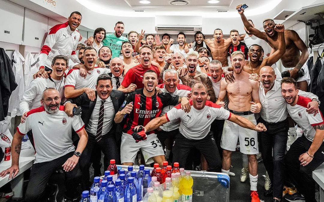 חגיגה בחדר ההלבשה של מילאן.
#ForzaMilan 🔴⚫ https://t.co/fwr9tnoeGz
