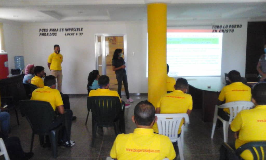 InpsaselA's tweet photo. Charla informativa en medidas básicas para erradicar el COVID19 en los centros de trabajo. Ferrebloquera San Juan C.A San Fdo de Apure. 40 trabajadores expuestos. @NicolasMaduro @eduardopiate2 @geovannireuma @Inpsasel_vzla https://t.co/qKSUgLrMlW