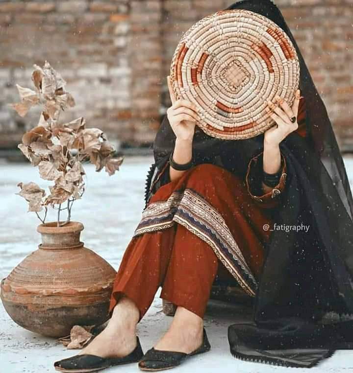 حلال ہوتی جو’’ پہلی نظر ‘‘ تو حشر تلک
حرام ہو جو ہٹائیں وُہ اِتنی دِلکش ہے!! 

" شہزاد قیس"

#ذوق_تخیل
