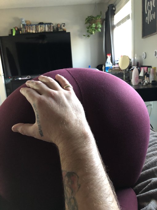 Relaxing Saturday afternoon.😈⛓️ https://t.co/8yFCCOaT2U<a href="/tag/twitch"class="tags"><span>#twitch</span></a>