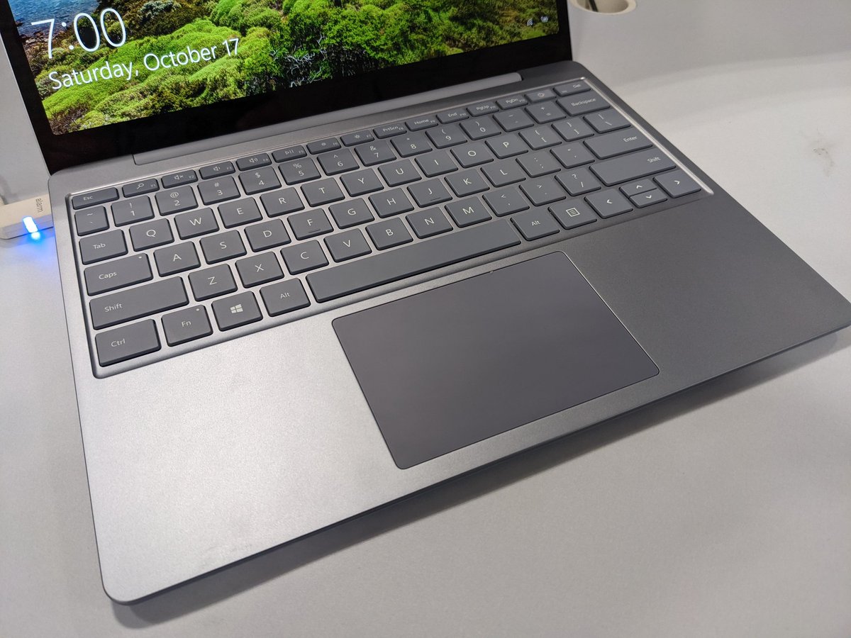 marcthegeek's tweet photo. The new #MicrosoftSurfaceGo looks very nice. Beautiful 12 inch screen. https://t.co/on3cekK5JN