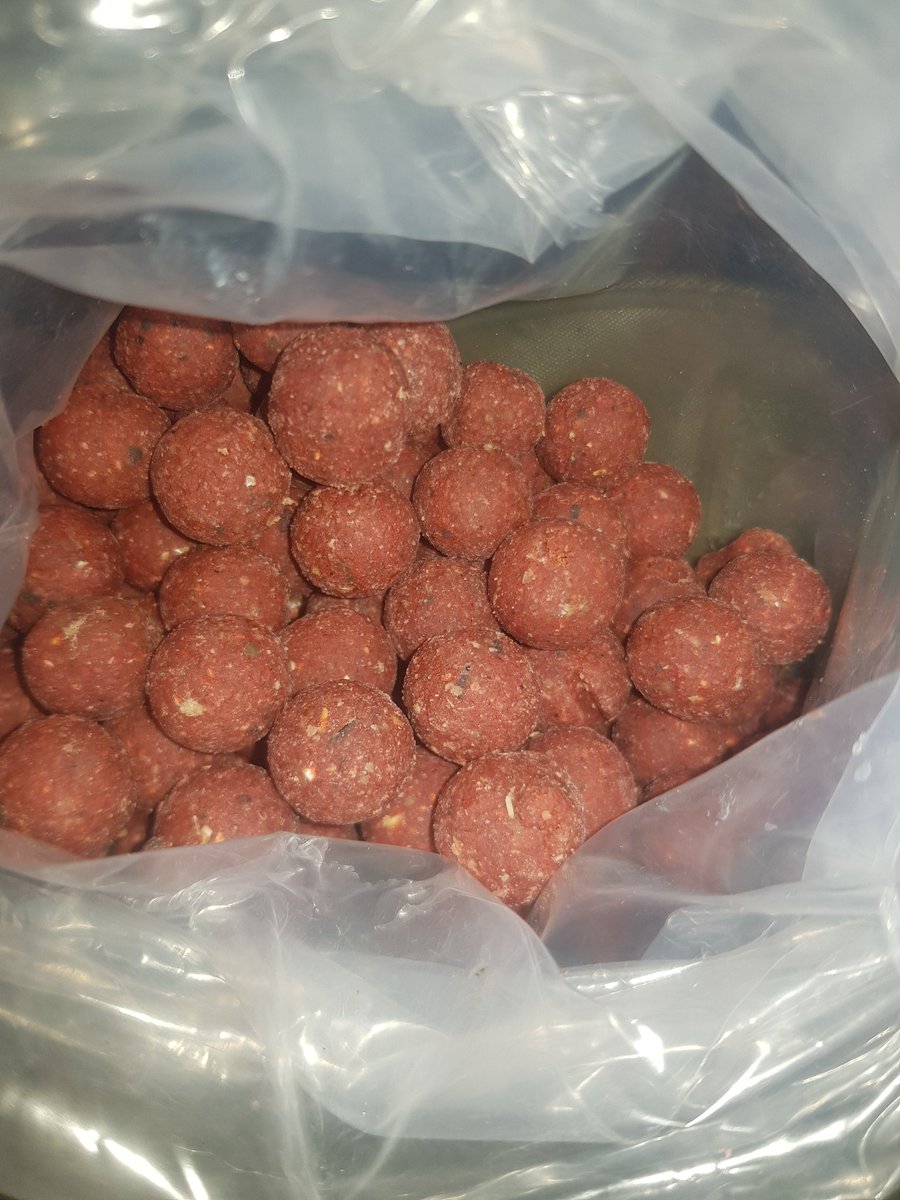 Well well had to be a crazy 45 mins for me get a new PB and then this beauty at 20 pound 75 caught with the CSK #loveinglife #epicbaitsuk